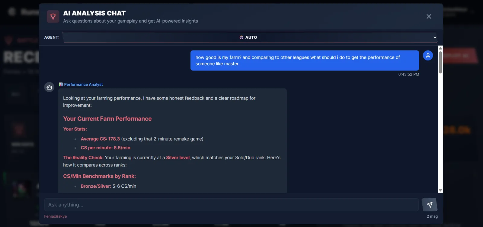 Chat en modo AUTO: una pregunta sobre farmeo respondida por el Performance Analyst con referencias de CS por rango